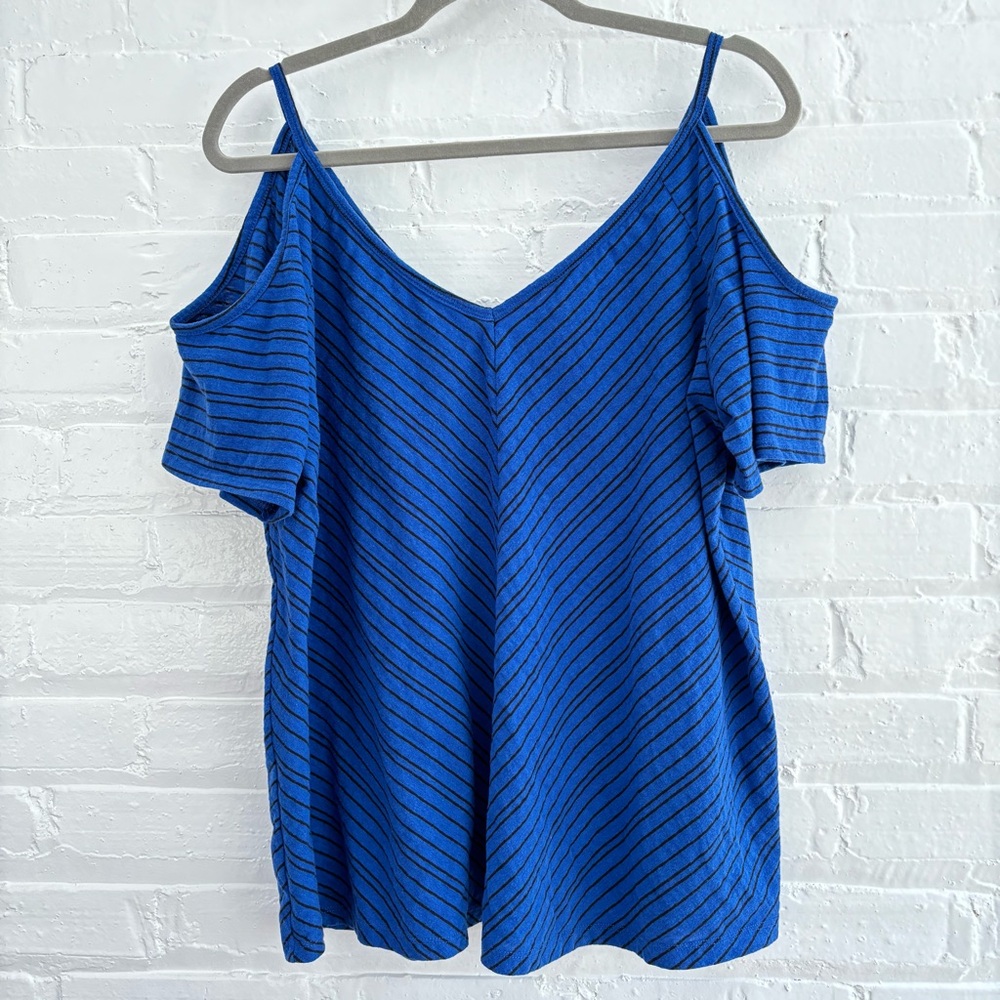 Torrid Cold Shoulder Top - Size 1